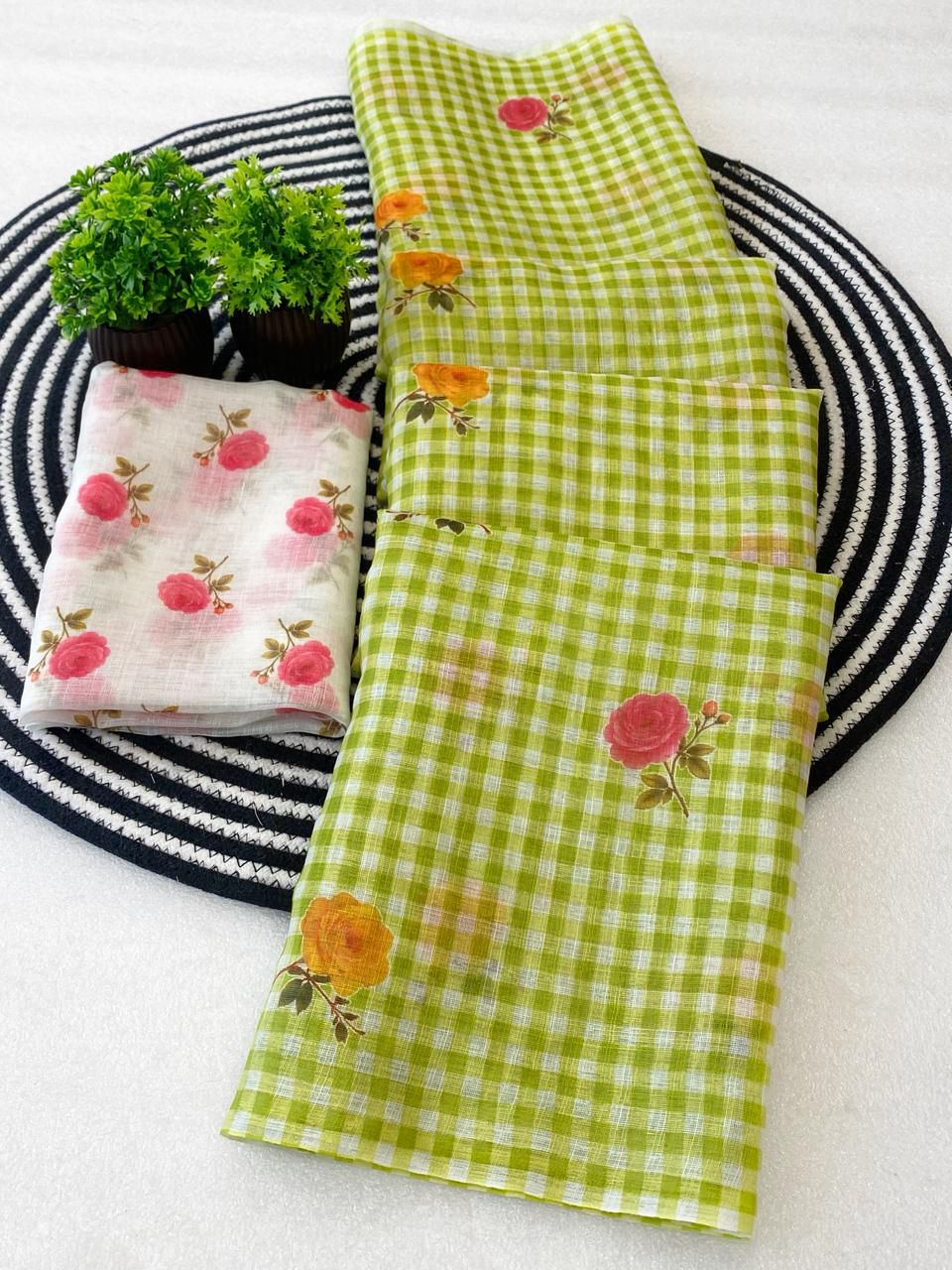Green Soft Linen Saree with Checks Pattern and Floral Motifs With Blouse