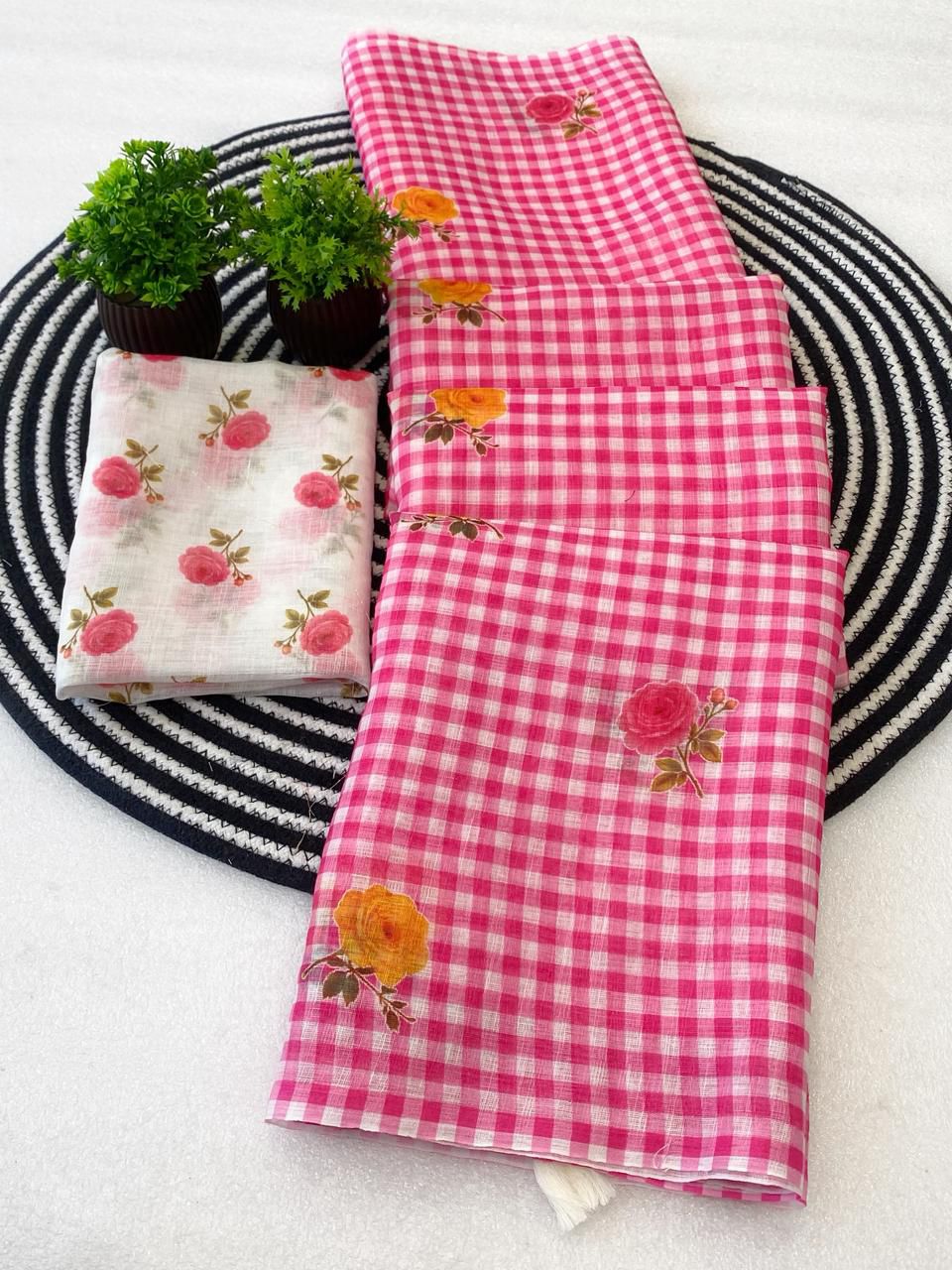 Pink Soft Linen Saree with Checks Pattern and Floral Motifs With Blouse ( VALC7 )